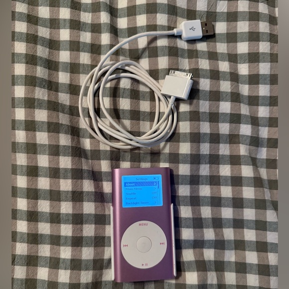 iPod Mini 1st Gen Model:A1051 6GB Pink w/Clip Tested Good